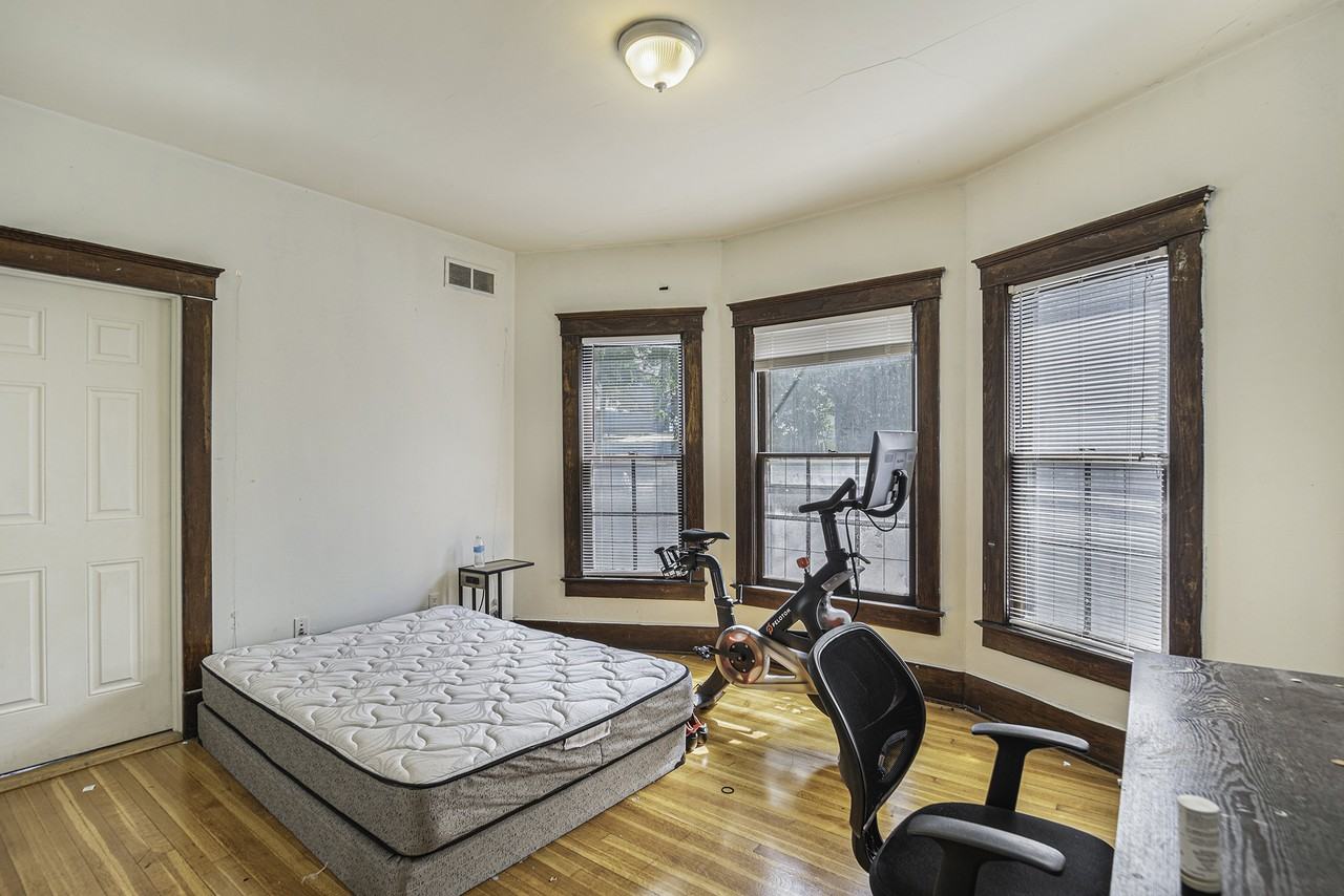 605 Catherine St - Photo 6 of 19