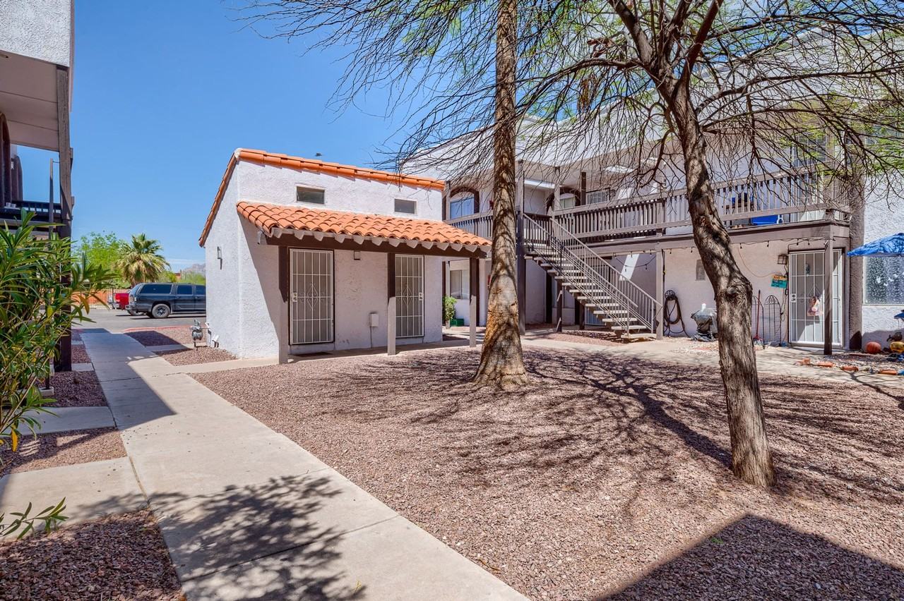 North Central (Stone and Prince), 2 story apartment complex with a/c! - Photo 2 of 20