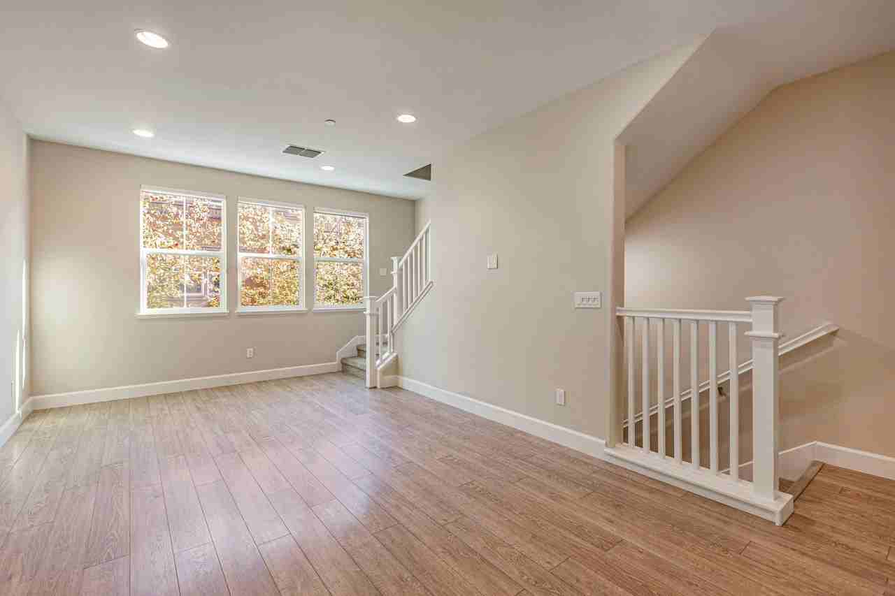 478 Rialto Pl - Photo 2 of 9