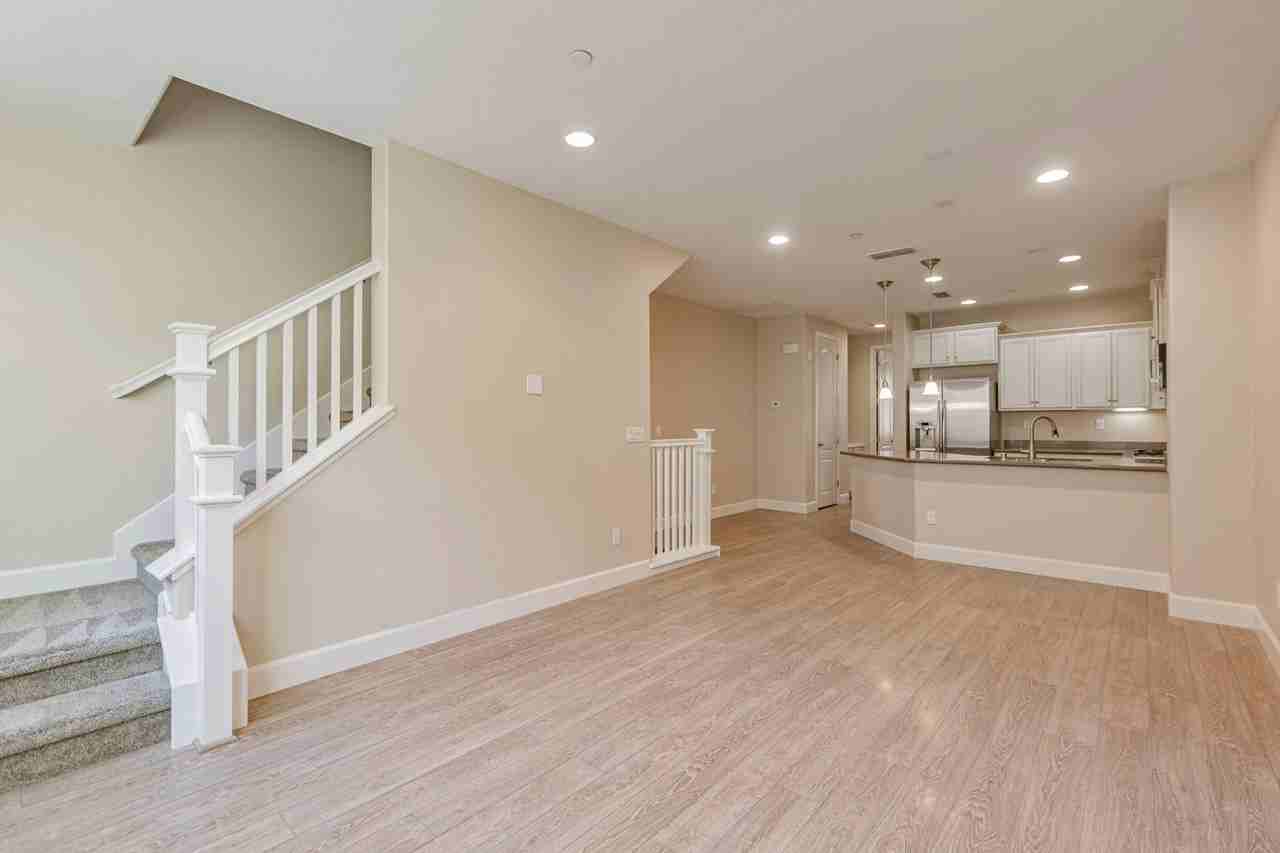 478 Rialto Pl - Photo 3 of 9