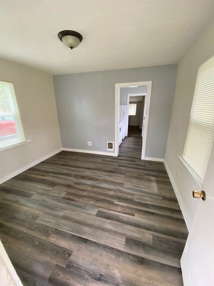 124 Se 17th St - Photo 2 of 7
