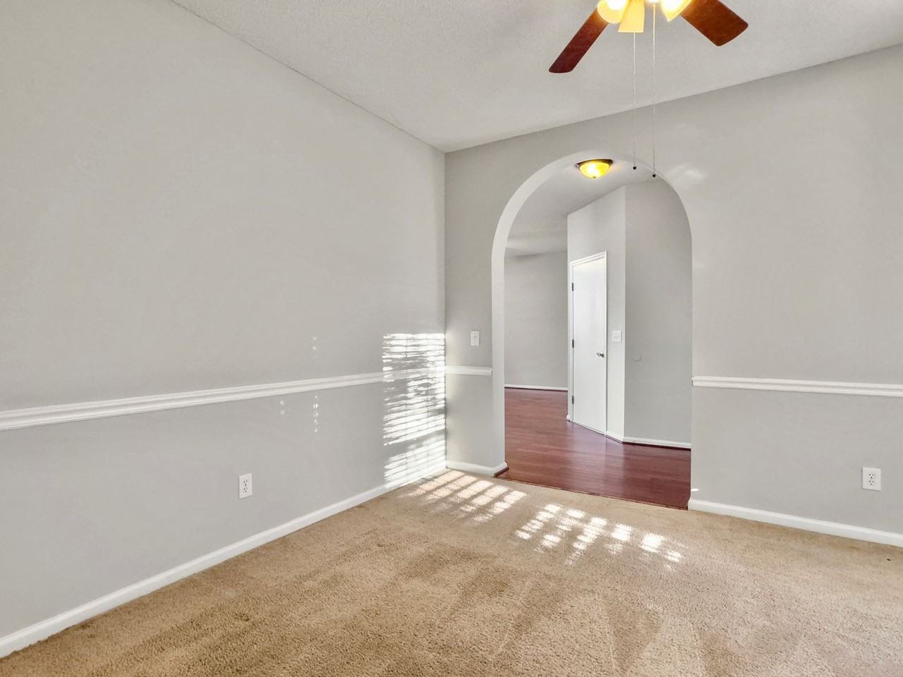 4080 Laurelwood Dr - Photo 5 of 50