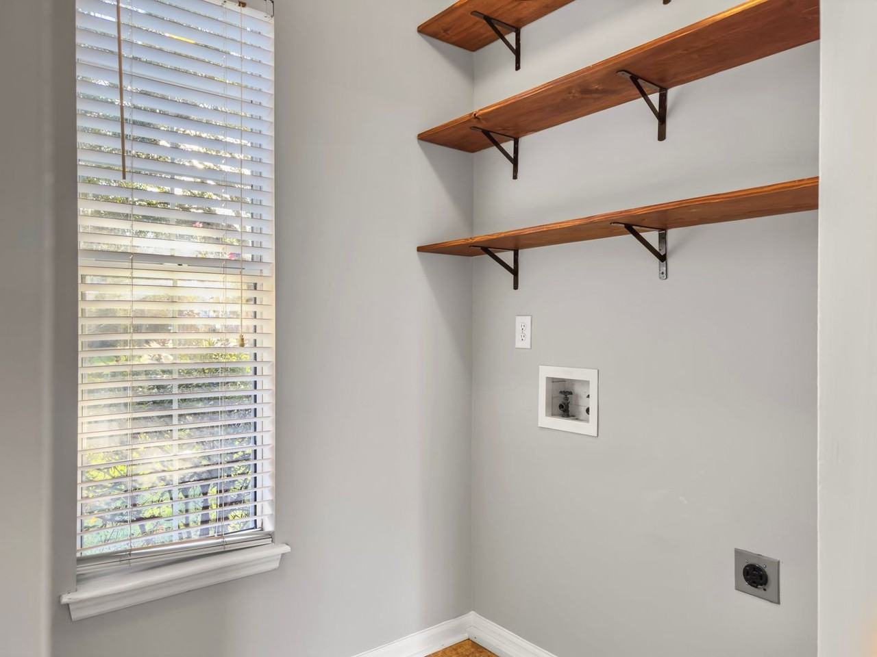 4080 Laurelwood Dr - Photo 6 of 50