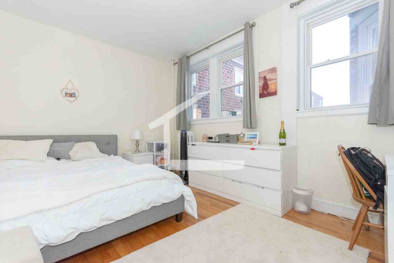 322 Saint Paul Street - Photo 4 of 13