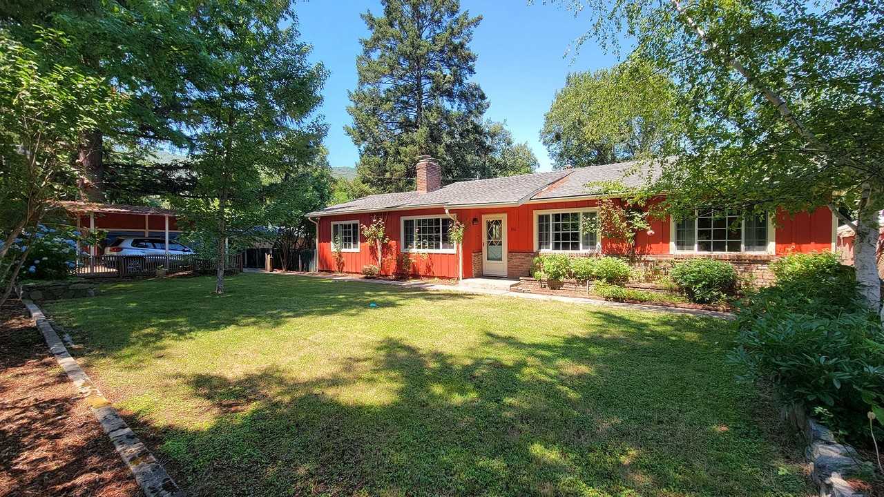 1316 Rogue River Hwy - Photo 2 of 50