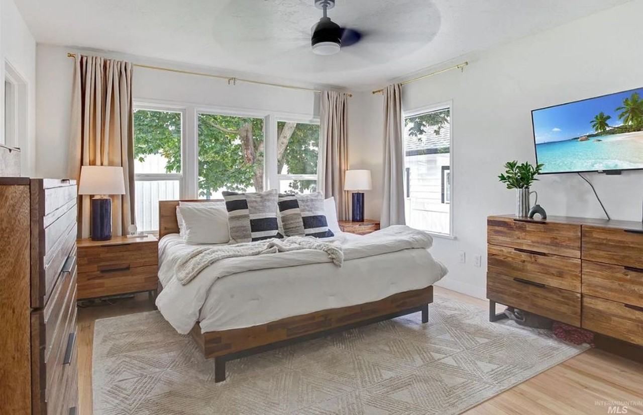 312 4th Ave - Photo 3 of 23