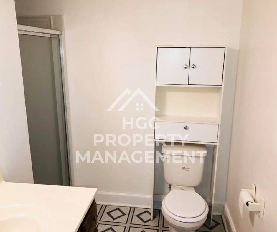 704 Irving Ave #A - Photo 4 of 7