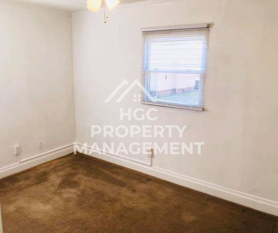 704 Irving Ave #A - Photo 5 of 7