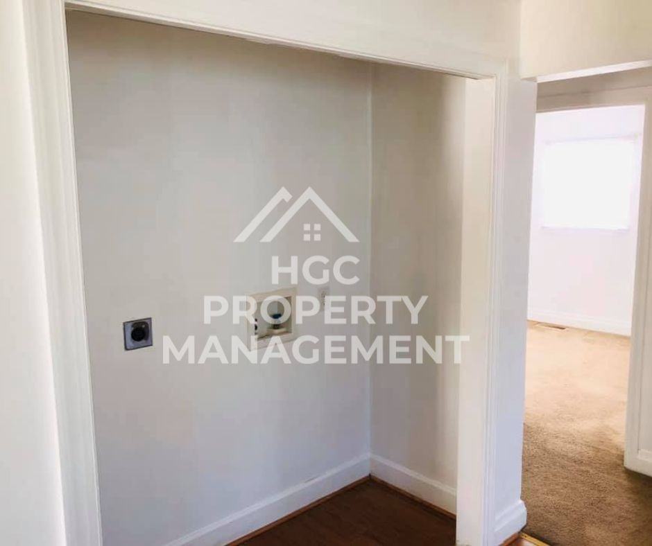 704 Irving Ave #A - Photo 6 of 7