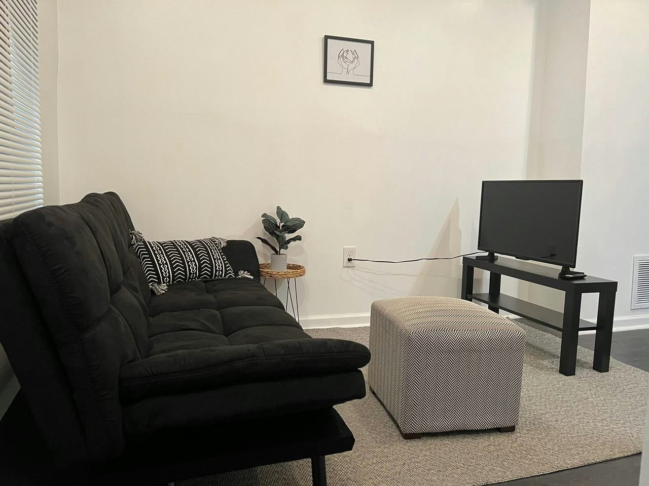 409 S Vincent St - Photo 4 of 20