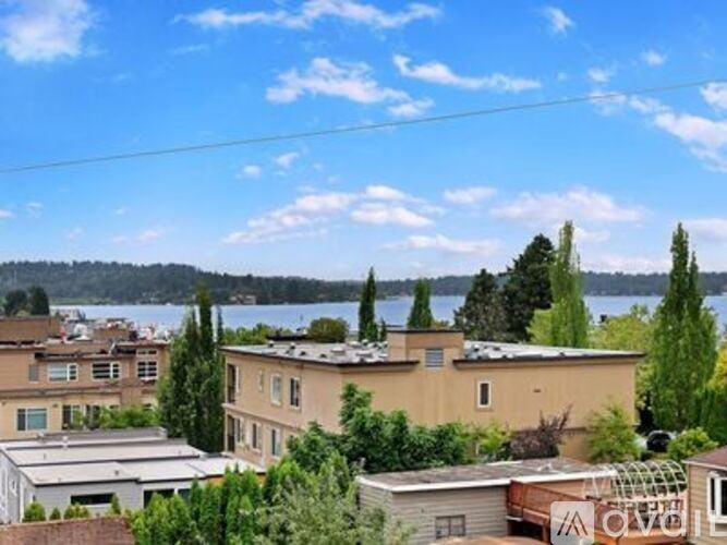 216 5th Ave #B - Photo 5 of 15