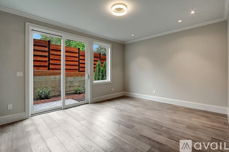 216 5th Ave #B - Photo 7 of 15