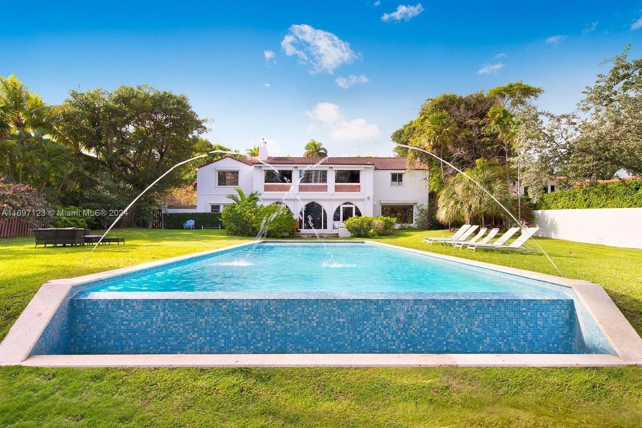 4745 Pine Tree Dr - Photo 4 of 35