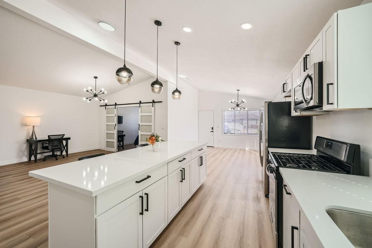 Bonita Ave - Photo 5 of 17