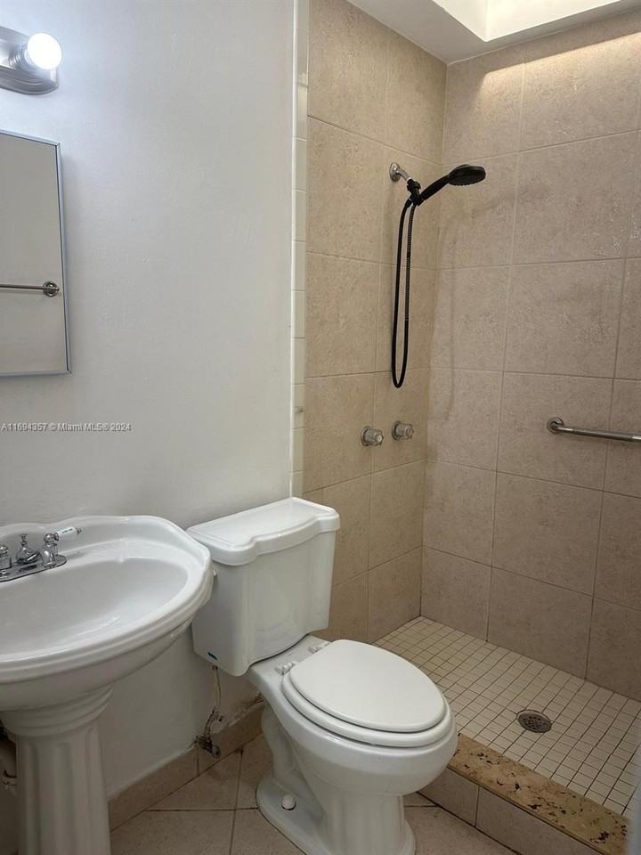 6141 Sw 38th Ct - Photo 3 of 8