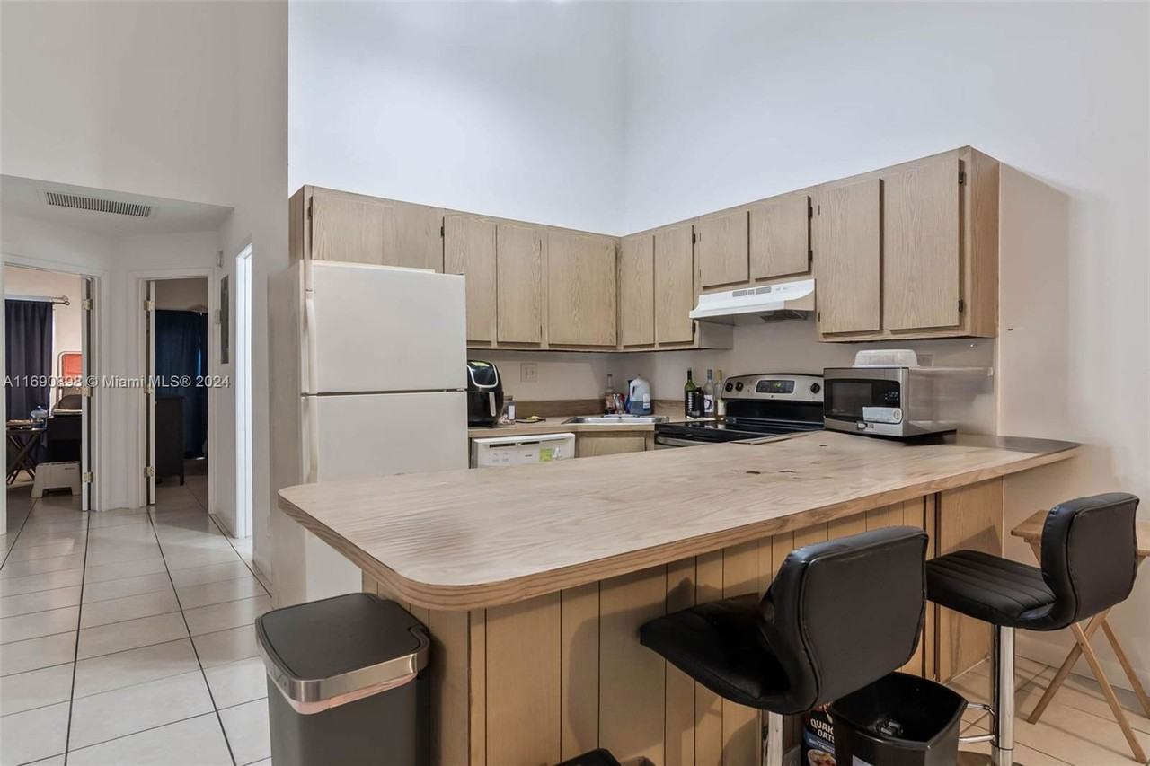 5510 Nw 24th St - Photo 2 of 8