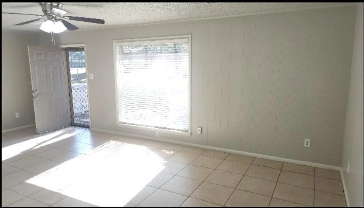 1611 Leawood Dr - Photo 3 of 10