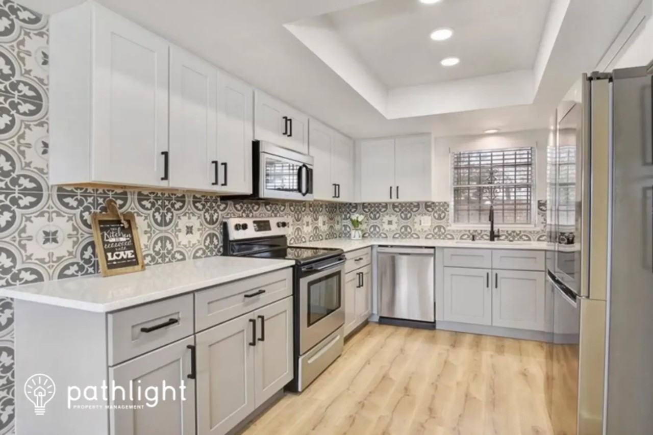 1836 Applewood Ct - Photo 2 of 13