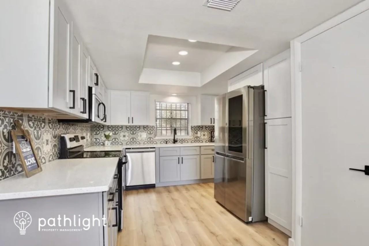 1836 Applewood Ct - Photo 3 of 13