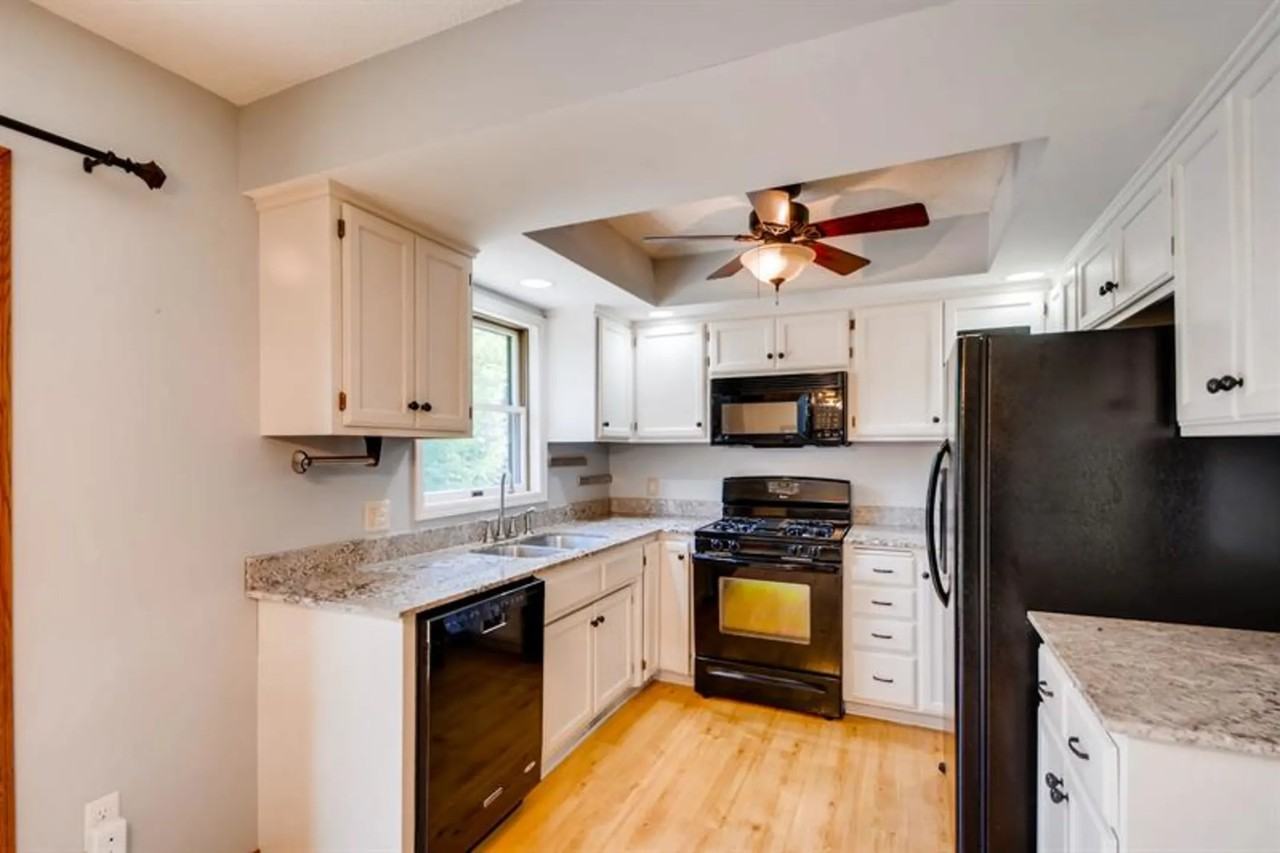 2990 Payne Ave - Photo 3 of 12