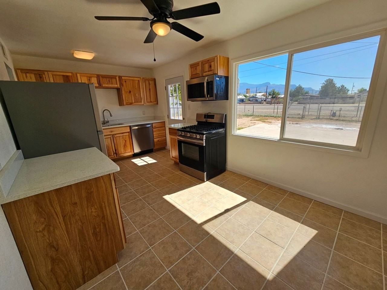 1118 18th St - Photo 5 of 21