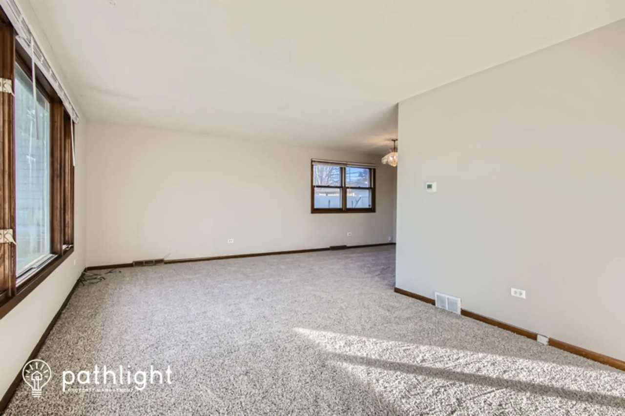 10828 Massasoit Ave - Photo 2 of 21