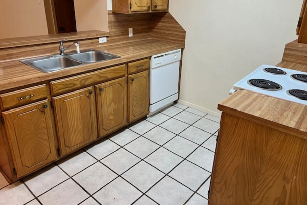 16045 Shoshone Dr - Photo 3 of 9