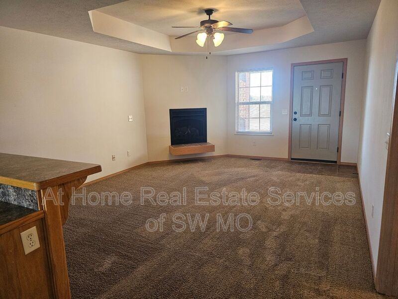 980 N Parkwood Ave - Photo 3 of 9