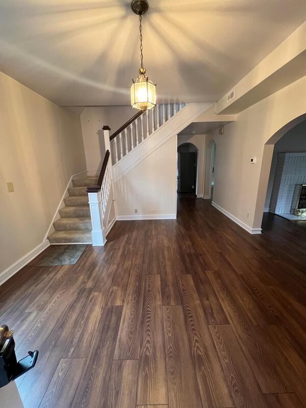 942 Florida St - Photo 2 of 10