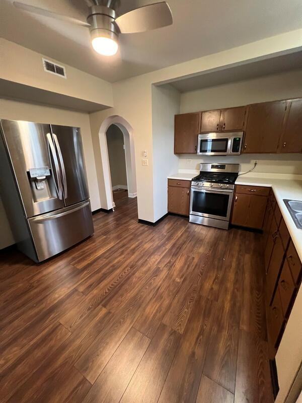 942 Florida St - Photo 3 of 10