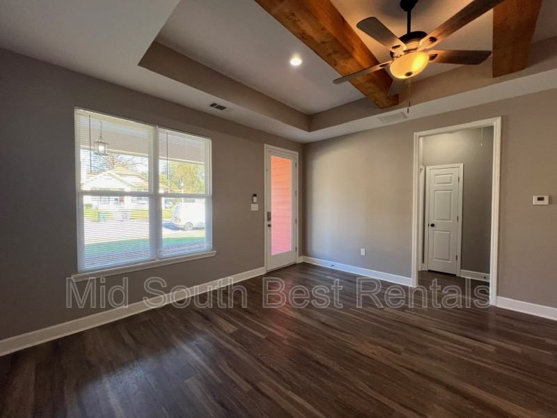 1637 Netherwood Ave - Photo 2 of 10