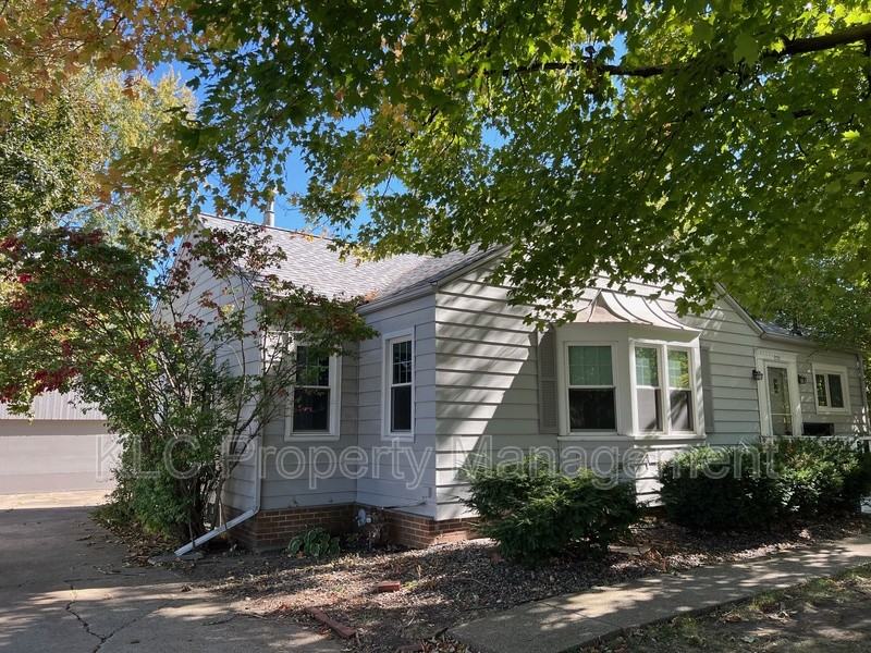 2729 49th St - Photo 2 of 14