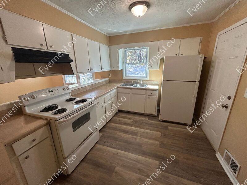 3217 Donnebrook Ln Se - Photo 2 of 23