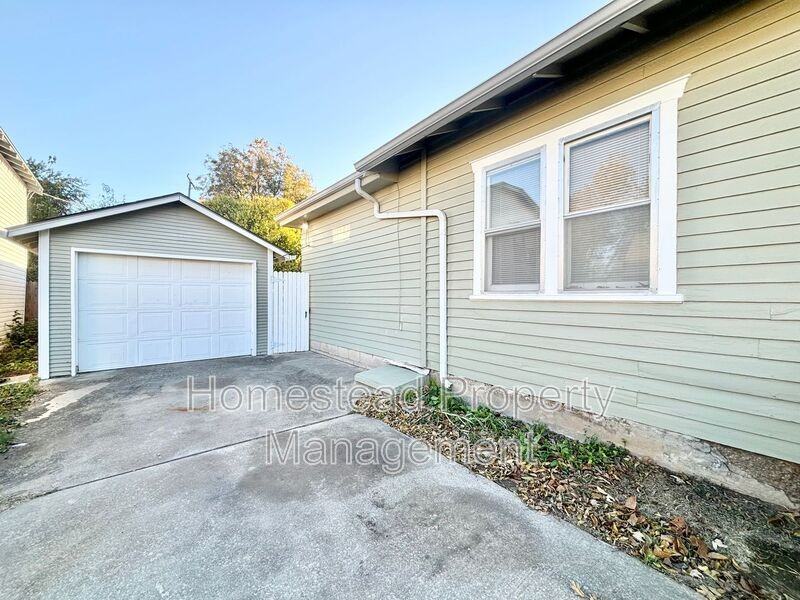 3128 Nw 16th St - Photo 2 of 19