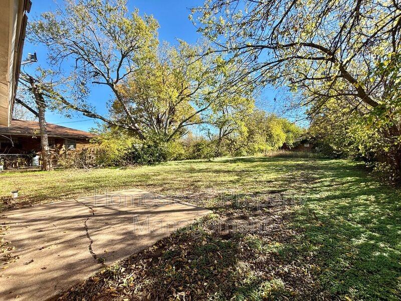 408 Nw 88th St - Photo 5 of 13