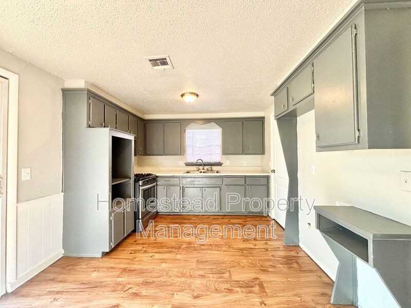 408 Nw 88th St - Photo 7 of 13