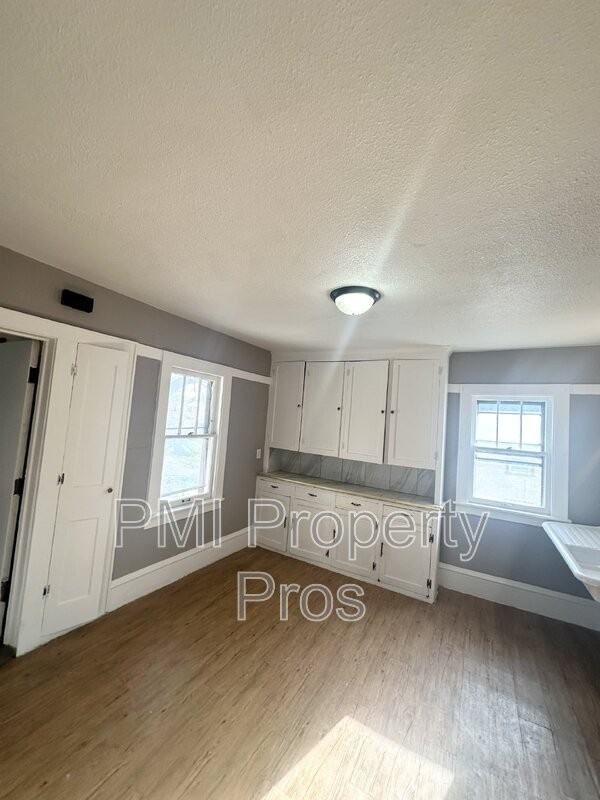 1440 N 28th St - Photo 3 of 10