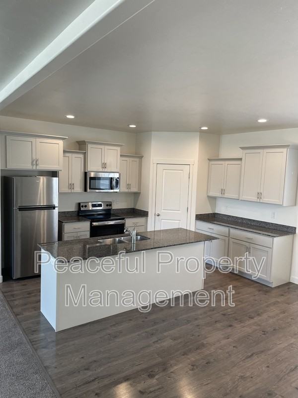 447 S Willow Leaf Rd - Photo 3 of 29