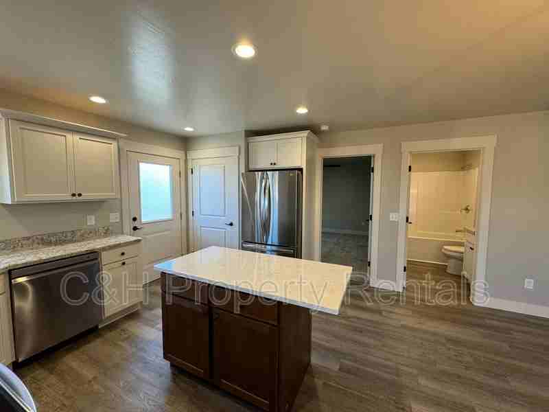 3330 Winchell Ln - Photo 5 of 23