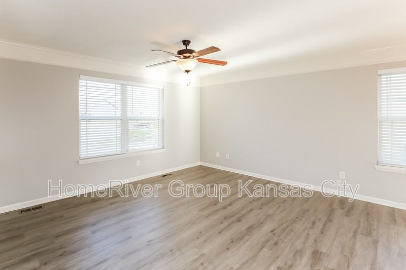 705 E 18th St - Photo 2 of 19