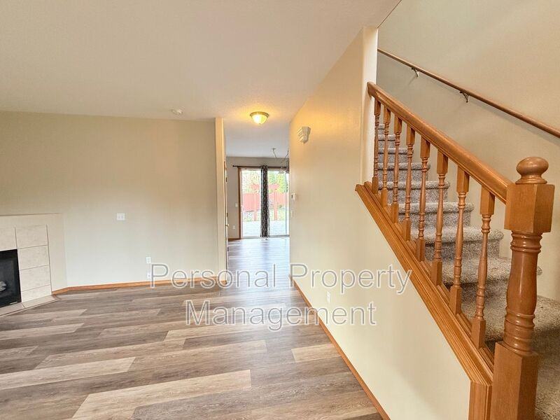 8818 Northeast 164th Avenue - Photo 3 of 27