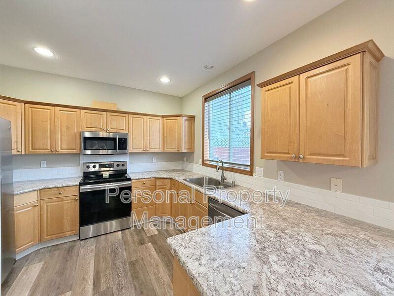 8818 Northeast 164th Avenue - Photo 6 of 27