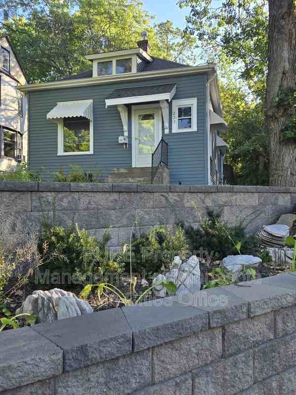 223 Warwick St Se - Photo 3 of 50