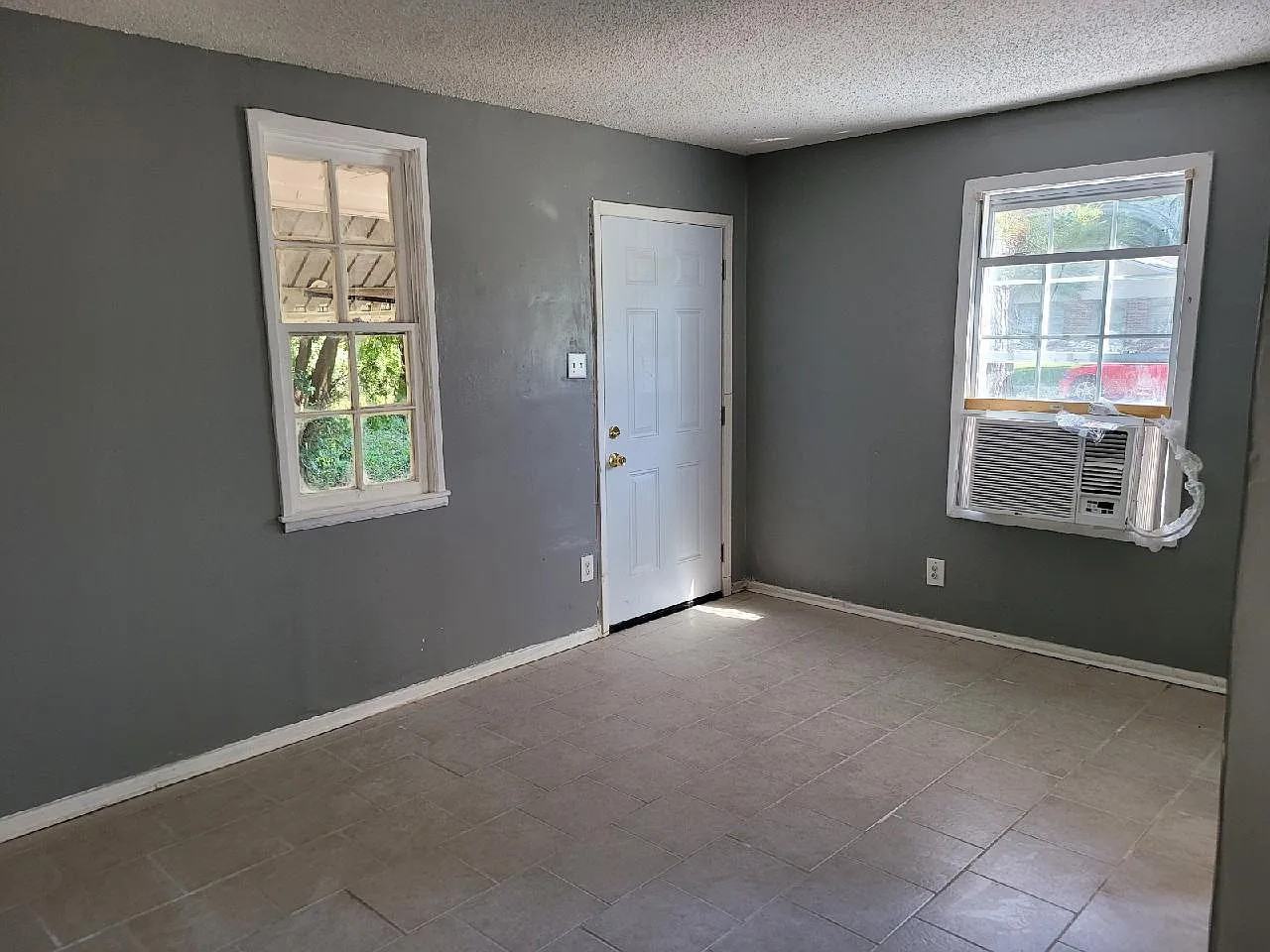 3208 Caffey Dr - Photo 2 of 6