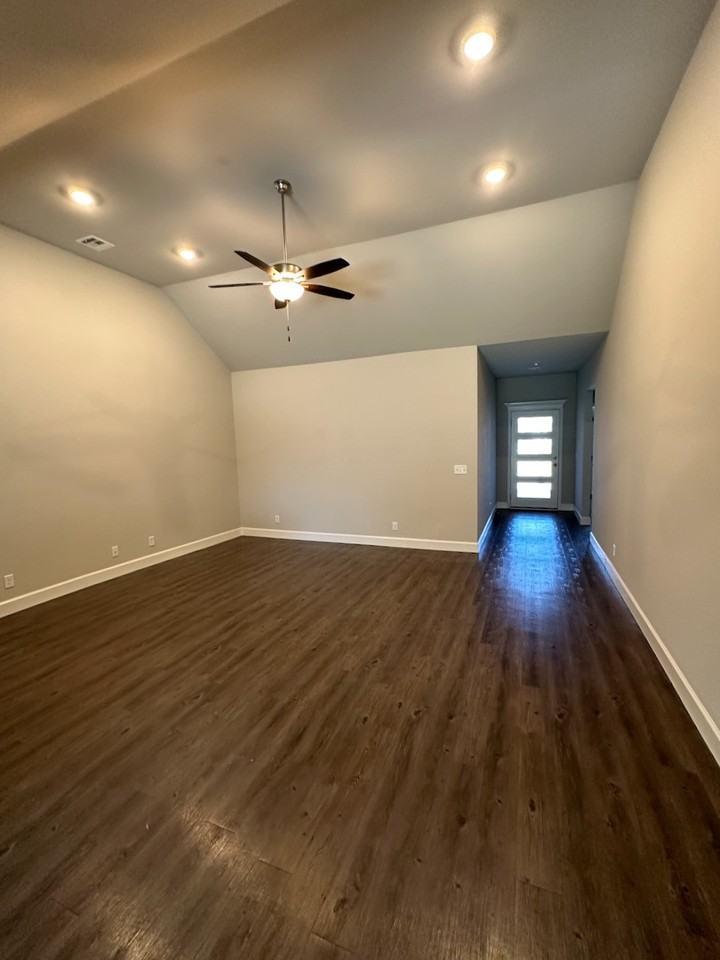 1918 E 132nd St S - Photo 2 of 19