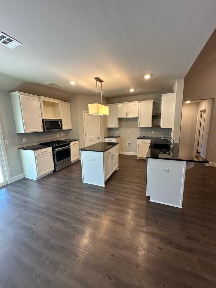 1918 E 132nd St S - Photo 3 of 19