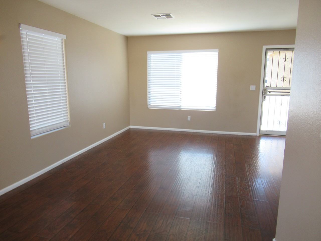 3142 W Foothill Dr - Photo 2 of 24