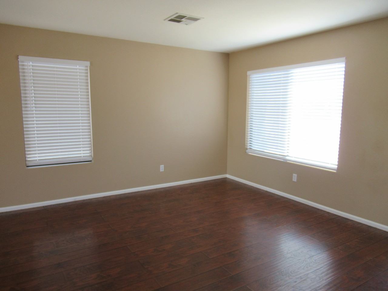 3142 W Foothill Dr - Photo 5 of 24