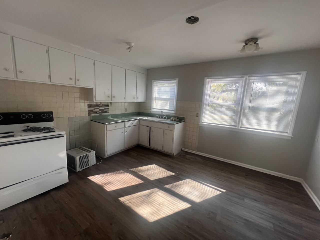 409 10th Ter - Photo 5 of 6