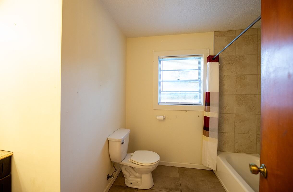 627 S Kent Dr - Photo 3 of 11